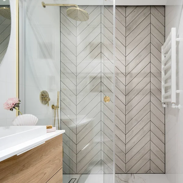 Luxury Bathroom Interior Stylish Shower Area Elegant Wall Tiles Golden Rechtenvrije Stockfoto's
