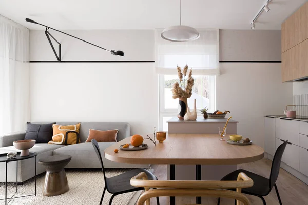 Small Stylish Open Plan Apartment Kitchen Dining Area Living Room Stockfoto
