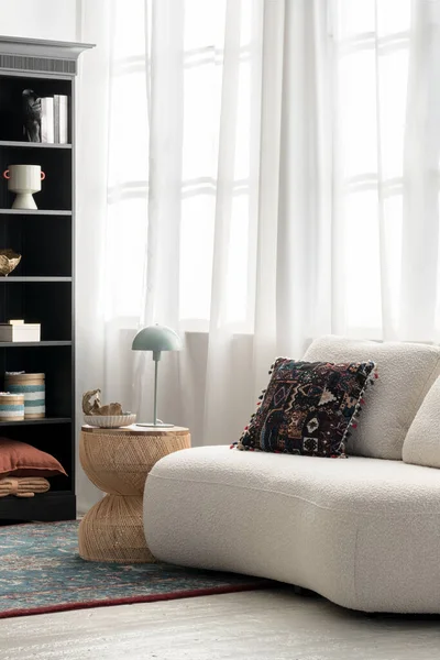 Eclectic Small Living Room Design Elegant Beige Sofa Coastal Style Stockbild