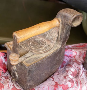 Geçen yüzyılın demir giysileri.