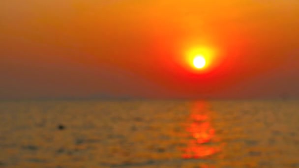 Homályos Naplemente Piros Kék Sárga Sötét Felhő Óceán Felett Sziluett — Stock videók