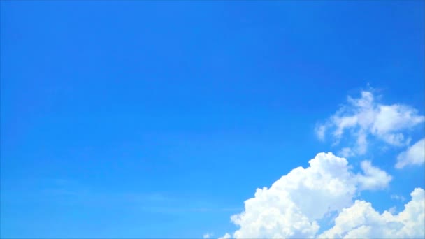 Piękne Błękitne Niebo Mała Biała Chmura Toczą Się Porze Deszczowej — Wideo stockowe