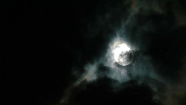 Sfocatura Luna Piena Splendente Sulla Nuvola Notturna Buia Con Nuvola — Video Stock