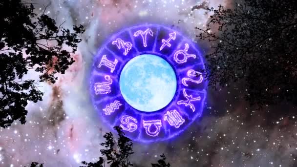 蓝色月亮和12个黄道带星座边界火栓效应在空间和心房星云背景上的侧影树枝上旋转 — 图库视频影像