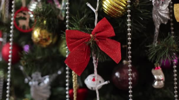 Πρωτοχρονιάτικες Διακοπές Κουτιά Και Παιχνίδια Στολισμένο Χριστουγεννιάτικο Δέντρο Στο Σπίτι — Αρχείο Βίντεο
