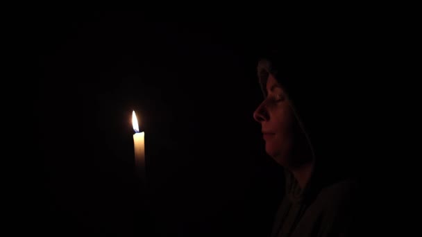 Woman Hood Burning Candle She Sits Believes Victory Evening Light — Vídeo de stock