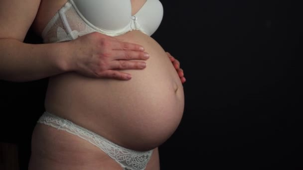 Беременная Женщина Трусах Неделе Беременности Неё Большой Живот Жду Ребенка — стоковое видео