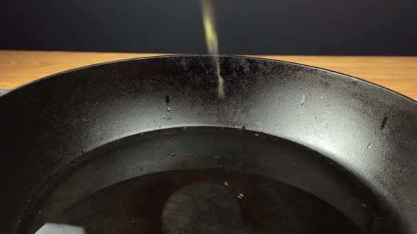 Oil Poured Pan Close Pouring Oil Frying Pan Cooking Cook — Vídeos de Stock