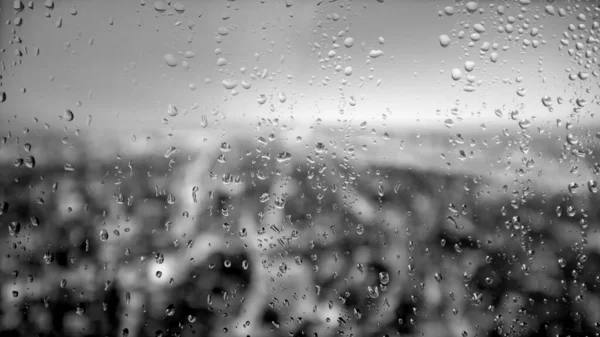 Water Druppels Een Glazen Oppervlak Venster Met Stadsgezicht Achtergrond Regendruppels — Stockfoto