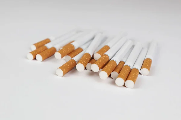 Veel Sigaretten Een Witte Achtergrond Een Sterke Passie Voor Roken — Stockfoto