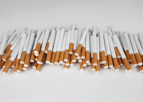 Πολλά Τσιγάρα Λευκό Φόντο Έντονο Πάθος Για Κάπνισμα Επιβλαβές Για — Φωτογραφία Αρχείου