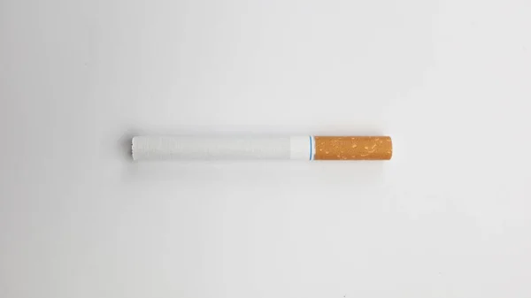 Τσιγάρα Λευκό Φόντο Έντονο Πάθος Για Κάπνισμα Επιβλαβές Για Την — Φωτογραφία Αρχείου