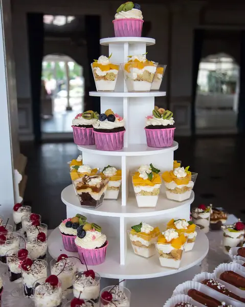 Büfett Vorhanden Verschiedene Dessertsnacks Hochzeitsbankett Reiche Küche Buffet Appetitliche Desserts — Stockfoto