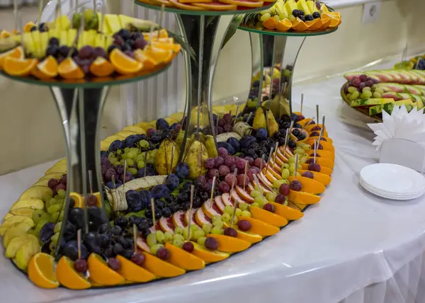 Buffettafel Diverse Dessertsnacks Bruiloftsbanket Rijke Keuken Een Buffet Lekkere Desserts — Stockfoto
