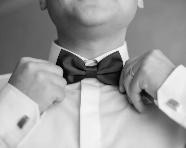 Man Makes Butterfly Businessman White Shirt Bow Tie — Stock Photo, Image