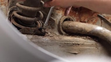 Araba tamiri kazadan sonra yapılmaz. Araba bir hurdalıkta paslanıyor. Hurda metalden kurtulun. Yedek parçaların sökülmesi, hurda metal teslimatı.