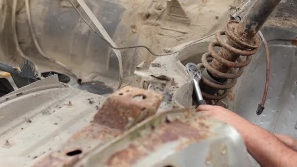 Bilreparation Efter Ulykke Ikke Underlagt Bilen Ruster Losseplads Skrot Der – Stock-video