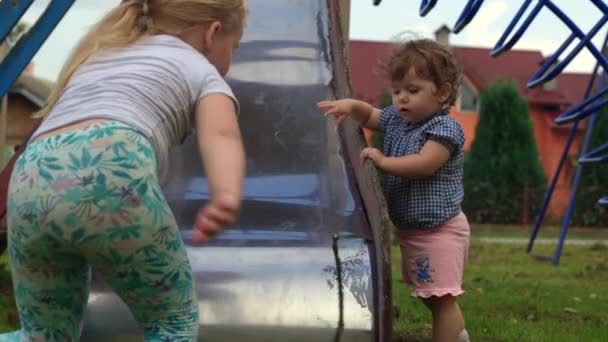 Parque Infantil Aldeia Recreação Para Crianças Carrosséis Entretenimento Outras Crianças — Vídeo de Stock