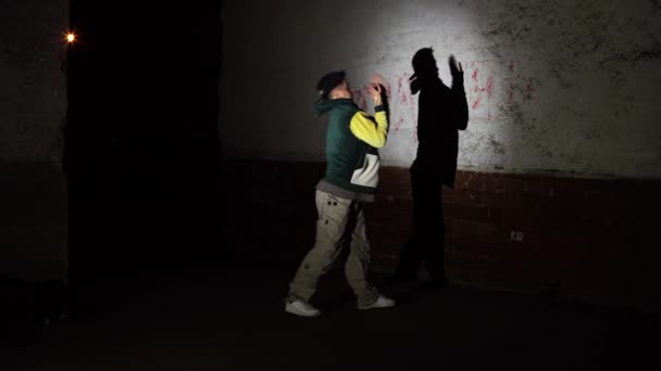 Hip Hop Dansı Silueti Karanlıkta Dans Eden Geceleri Dans Eden — Stok video