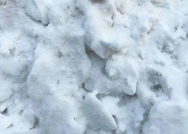 Üst manzara, kar dokusu. Geçmişi, kış dönemi. Doğal arka plan. Arka planda kar ve buz var. Donmuş yüzeyin yakın plan fotoğrafı. Aralık ayıdır. İlk kar.
