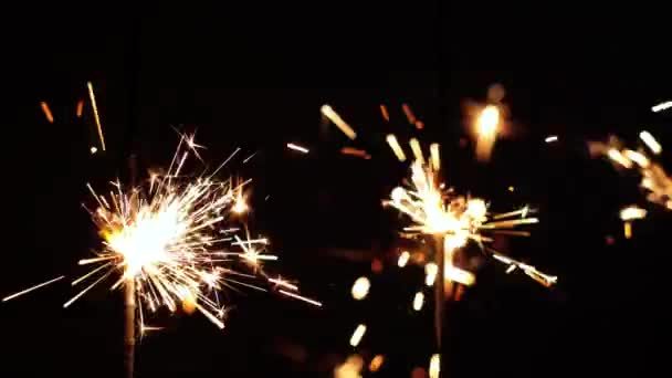 Feliz Año Nuevo Luces Bengala Luces Sobre Fondo Negro Celebración — Vídeos de Stock