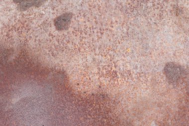 Metal zemin, pas dokusu, eski demir. Metal levhada sudan aşınma var. Paslanmış ve oksitlenmiş arka plan. Eski demir paneller.