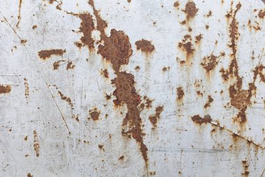 Metal zemin, pas dokusu, eski demir. Metal levhada sudan aşınma var. Paslanmış ve oksitlenmiş arka plan. Eski metal levhalar.