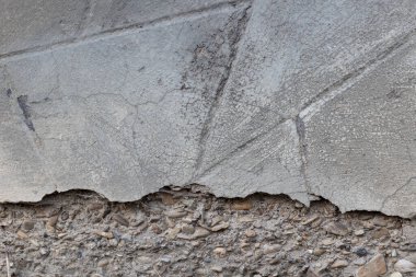 Harap olmuş beton yolun arka planı, gri beton, beton doku, yakın plan. Doğal fotoğraf. Eski beton levha