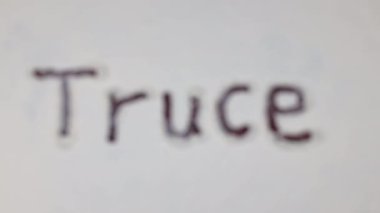 Beyaz arka planda ateşkes metni. Ateşkes