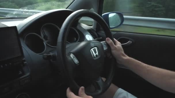 2023 Batoumi Géorgie Homme Conduisant Une Honda Volant Fermé Images — Video