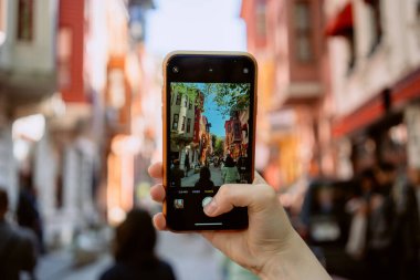 Akıllı telefon İstanbul 'da fotoğraf çekiyor. Elini ver. Yüksek kalite fotoğraf