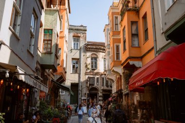11.04.2024, İstanbul, Türkiye. Fener ve Balat bölgesi ve renkli evler. Yüksek kalite fotoğraf