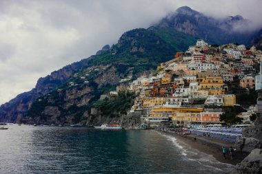 Amalfi Sahili, İtalya. Positano şehri ve deniz kenarı manzarası. Yüksek kalite fotoğraf