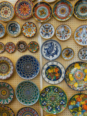 İtalya 'da tatil. Turistik yerler, mağazalar ve seramiklerden hoşlanan. İlham Amalfi Sahili. - Evet. Yüksek kalite fotoğraf