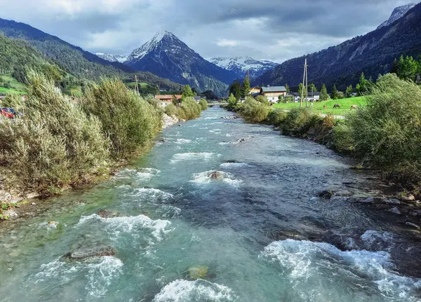 Avusturya 'daki Bregenzer Nehri. 