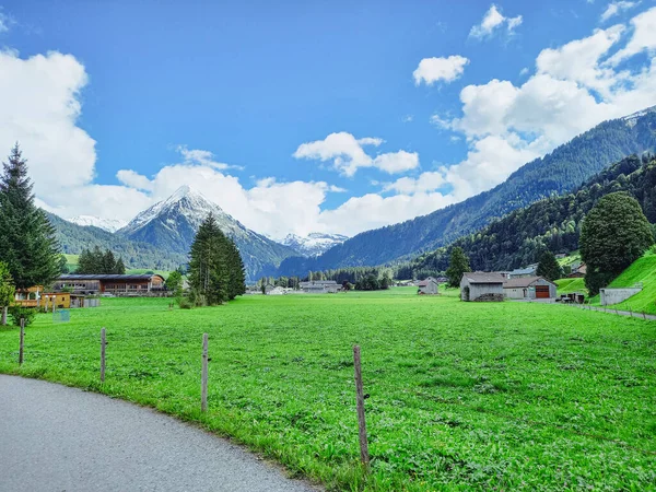 Vacker Alpby Österrike — Stockfoto