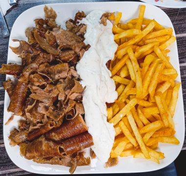 Kızartmalı donör kebap.