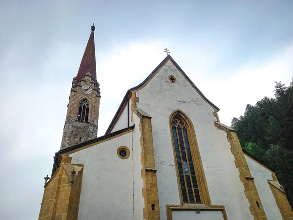 Fachada Iglesia Landeck —  Fotos de Stock