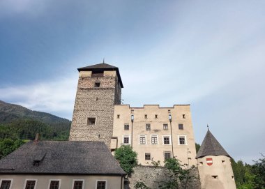 Landeck 'de güzel bir ortaçağ kalesi 