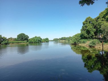 Bremen 'deki Weser nehrinin güzel manzarası 