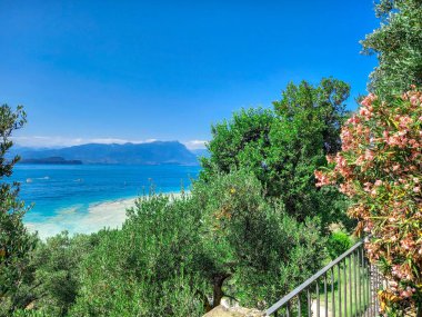 Sirmione 'deki yeşil park (Garda Gölü)