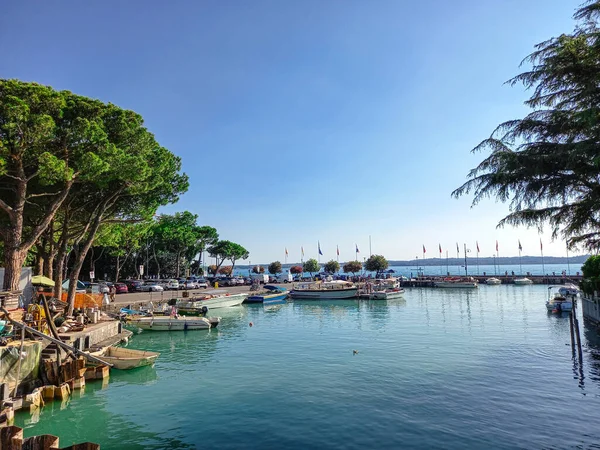 Sirmione 'de Garda Gölü' nde 