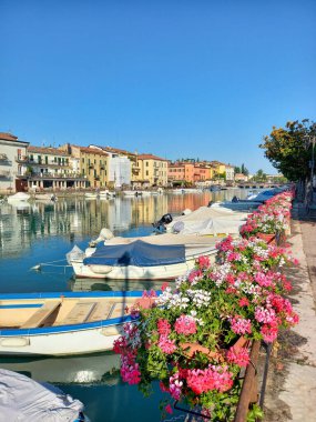 Peschiera del Garda 'da yaz sabahı 