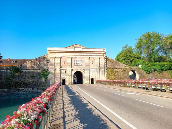 Porta Verona Peschiera Del Garda — Foto de Stock
