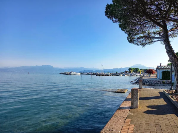 Hermosa Vista Mañana Del Lago Garda —  Fotos de Stock