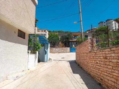 Saranda 'da sokakta. 