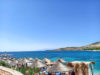 Plaj şemsiyeleri (Ksamil, Arnavutluk, Avrupa)