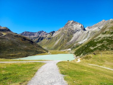 Avusturya 'daki Rifflsee Gölü Yolu 
