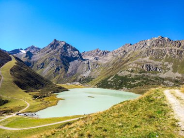 Alplerdeki Rifflsee Gölü 