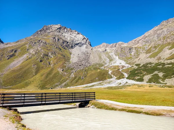 Ponte Sobre Rio Alpino Áustria — Fotografia de Stock